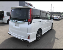 Toyota Noah 2015