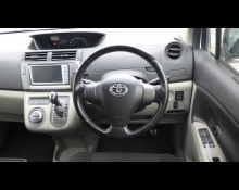 Toyota Passo Sette 2010