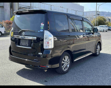 Toyota Voxy 2012