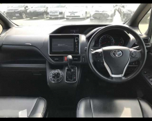 Toyota Voxy 2016