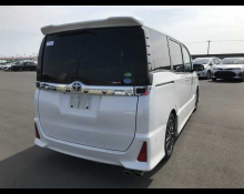Toyota Voxy 2016