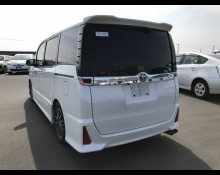 Toyota Voxy 2016