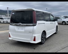 Toyota Noah 2021