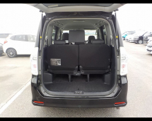 Toyota Voxy 2012