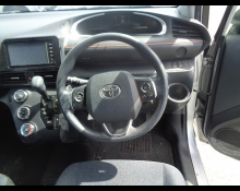 Toyota Sienta 2017
