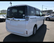 Toyota Voxy 2018