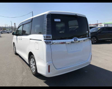 Toyota Voxy 2018