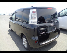 Toyota Sienta 2013