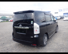Toyota Voxy 2013