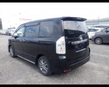 Toyota Voxy 2013