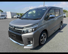 Toyota Voxy 2016