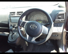 Toyota Ractis 2014