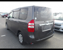 Toyota Noah 2012