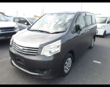 Toyota Noah 2012