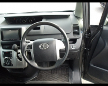 Toyota Noah 2012