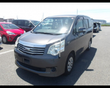 Toyota Noah 2011
