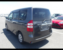 Toyota Noah 2011
