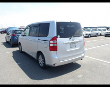 Toyota Noah 2012