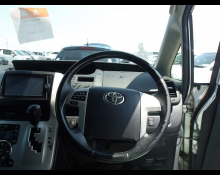 Toyota Noah 2012