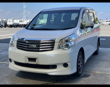 Toyota Noah 2013