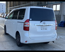 Toyota Noah 2013