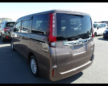 Toyota Noah 2017