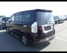 Toyota Voxy 2012