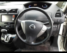 Nissan Serena 2015