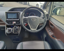 Toyota Esquire 2016