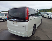 Toyota Esquire 2016