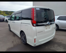 Toyota Esquire 2016