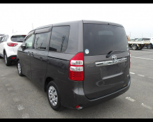 Toyota Noah 2012