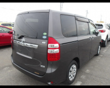Toyota Noah 2012