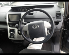 Toyota Noah 2012
