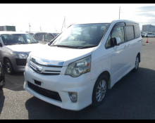 Toyota Noah 2012