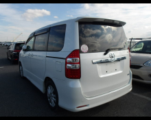 Toyota Noah 2012