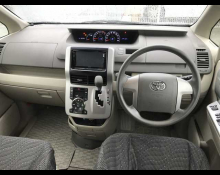 Toyota Noah 2012