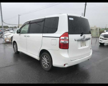Toyota Noah 2012