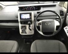 Toyota Noah 2013