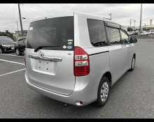 Toyota Noah 2013