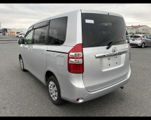 Toyota Noah 2013