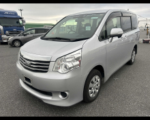 Toyota Noah 2013