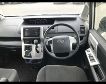 Toyota Noah 2012