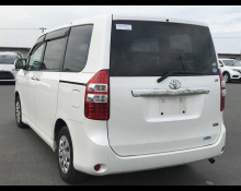 Toyota Noah 2012