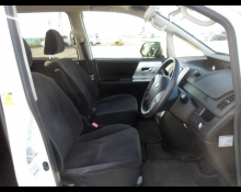 Toyota Noah 2012