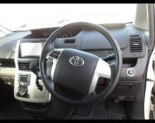 Toyota Noah 2012