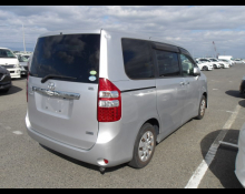 Toyota Noah 2012