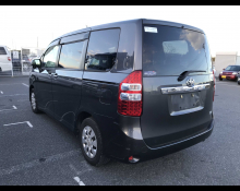 Toyota Noah 2012
