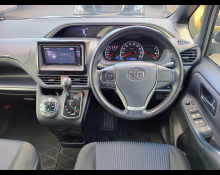 Toyota Voxy 2016