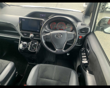 Toyota Voxy 2016